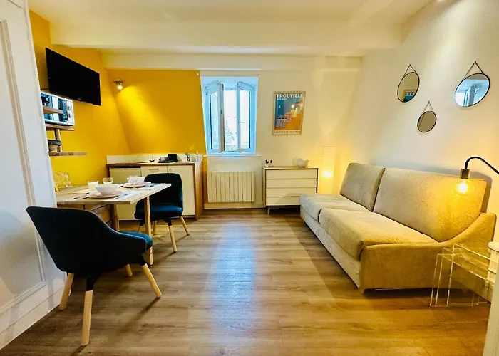 Hissez - Idealement Place, Plage, Restaurants, Commerces