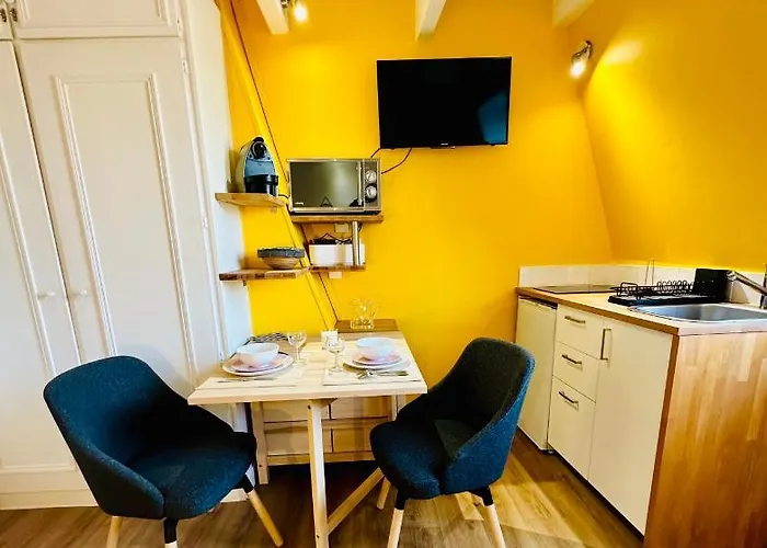 Hissez - Idealement Place, Plage, Restaurants, Commerces