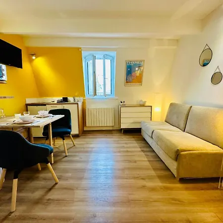 Hissez - Idealement Place, Plage, Restaurants, Commerces